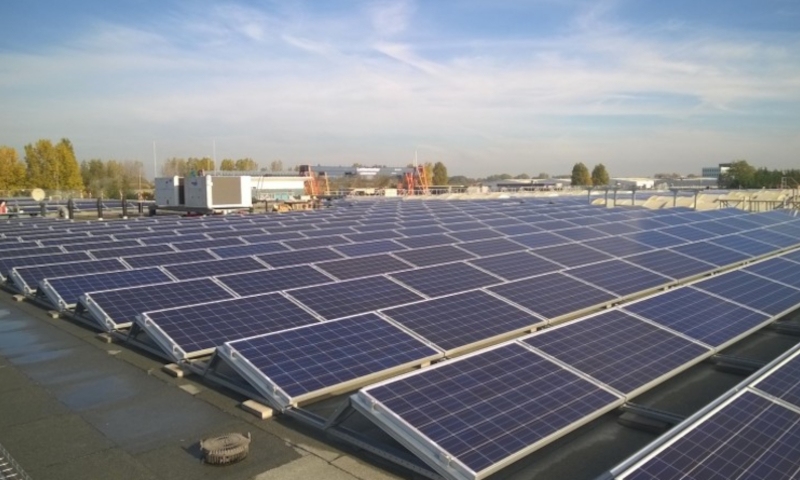 Zonnepanelen op het Heineken distributiecentrum